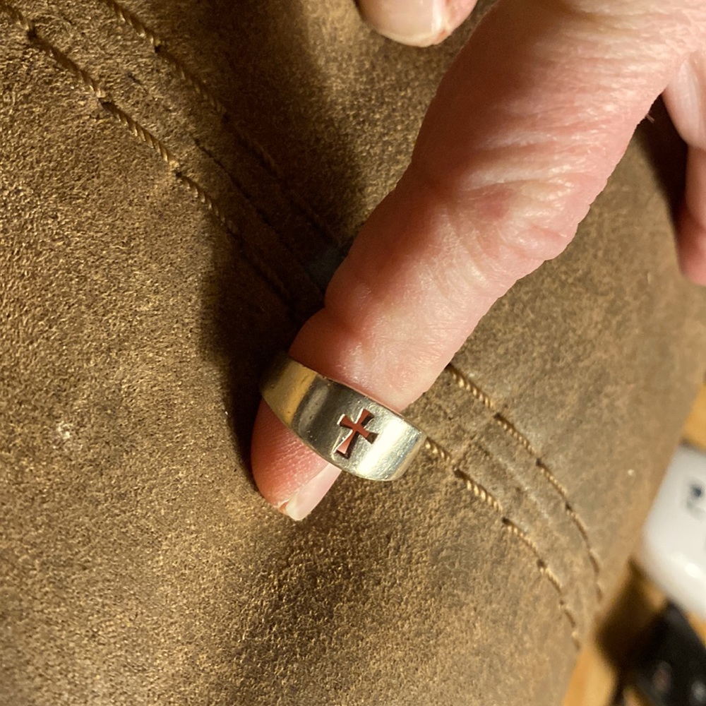 Small James Avery crosslet ring. Sterling Silver